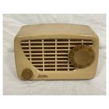 Arvin Model 422 Retro Tube Radio in Beige Arvin Model 422 Retro Tube Radio in Beige