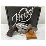 contoured wood grips, a 2-inch barrel, and black sights contoured wood grips, a 2-inch barrel, and black sights