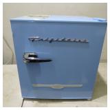 Frigidaire Retro Compact Refrigerator Works