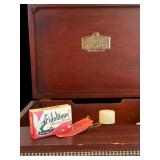 Orthophonic High Fidelity RCA Victor Record Player / Portable Vintage RCA Victor Record Player