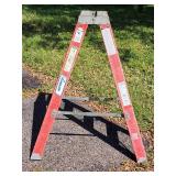 Louisville Red 4 ft 300 lb. Capacity Fiberglass Ladder