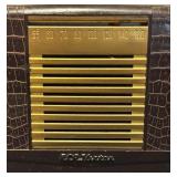 L - Vintage RCA Victor Tabletop Radio
