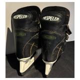 K - Pair of Hespeler GPS 350 Senior Ice Hockey Skates Size 8