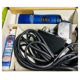 S - Andis Power Groom Clipper with Ceramic Edge Blades and Accessories