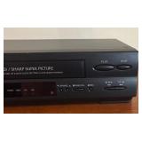 FR - Sharp VC-A560U 4-Head VHS VCR Video Cassette Recorder
