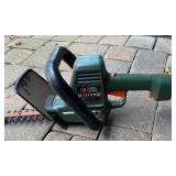 G - Black & Decker Auto Stop 18-Inch Hedge Trimmer Model: HT 400