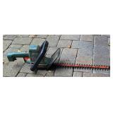 G - Black & Decker Auto Stop 18-Inch Hedge Trimmer Model: HT 400