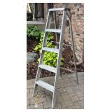 G - Metal 5-Step Folding Ladder