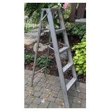 G - Metal 5-Step Folding Ladder