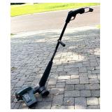 G - Black & Decker LE400 Deluxe Heavy Duty Edger-Trencher 1.5 HP