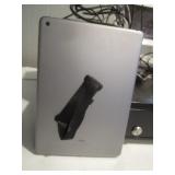 (3) iPads