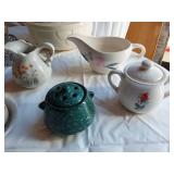 Assorted Vintage Kitchenware Items including Hearthside Potter