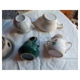 Assorted Vintage Kitchenware Items including Hearthside Potter