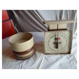 Hanson Utility Scale and Vintage Kitchen Scale with Bowl