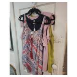 Set of 4 Womens Sleeveless Tops Mixed Brands Assorted Sizes