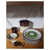 Assorted Vintage Pottery and Set of 6 Hearthside Buffet Ware Plates