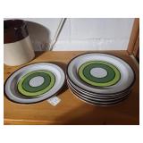 Assorted Vintage Pottery and Set of 6 Hearthside Buffet Ware Plates