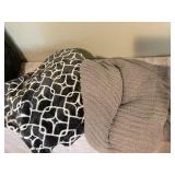 Woven Felt Storage Basket with 2 Throw Blankets