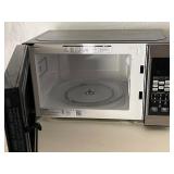 Black+Decker Digital Countertop Microwave Oven with Turntable