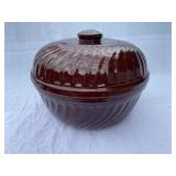 Ceramic Kitchenware Collection: Bread Loaf Pans, Square Plates with Stand, Vintage Brown Mixing Bowl with Lid, and Quilted Placemats