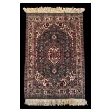 LL - Decorative Oriental Rug with Medallion Pattern and Fringe