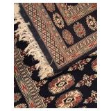 LL - Handwoven Oriental Rug with Geometric Pattern