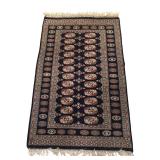 LL - Handwoven Oriental Rug with Geometric Pattern