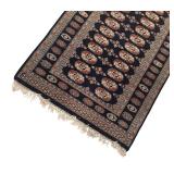 LL - Handwoven Oriental Rug with Geometric Pattern