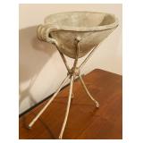 LL - Decorative Vintage-Style Metal Bowl with Iron Stand