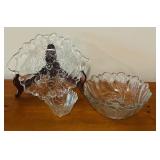 LL - Set of 3 Pressed Glass Serving Bowls with Floral Pattern