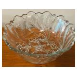 LL - Set of 3 Pressed Glass Serving Bowls with Floral Pattern