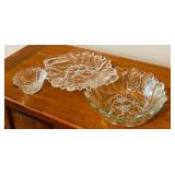 LL - Set of 3 Pressed Glass Serving Bowls with Floral Pattern