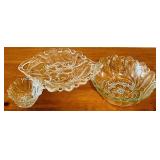 LL - Set of 3 Pressed Glass Serving Bowls with Floral Pattern
