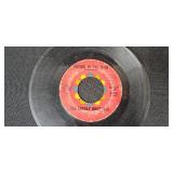 Collection of Vintage 45 RPM Vinyl Records, Various Artists Inc Busy-Bee Phonograph Record From Early 1900s