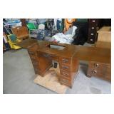 Vintage/Antique Singer Style-O-Matic 328 Sewing Machine in Cabinet