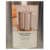 NEW BETTER HOMES & GARDENS 14.5 GALLON STEP CAN