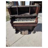 Antique Pump (Pipe) Organ