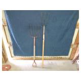 2 Hay forks