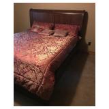 King Size Comforter and Pillows - Smoke Free