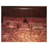 King Size Comforter and Pillows - Smoke Free