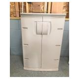 Rubbermaid hard plastic storage container with 2 shelves