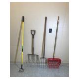 2 Pitch forks
