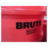 RUBBERMAID BRUTE 44 GALLON TRASH CONTAINERS