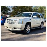 2010 CADILLAC ESCALADE LUXURY *All Wheel Drive | 3rd Row Seating*