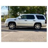 2010 CADILLAC ESCALADE LUXURY *All Wheel Drive | 3rd Row Seating*