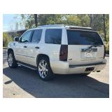 2010 CADILLAC ESCALADE LUXURY *All Wheel Drive | 3rd Row Seating*