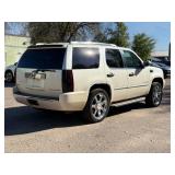 2010 CADILLAC ESCALADE LUXURY *All Wheel Drive | 3rd Row Seating*