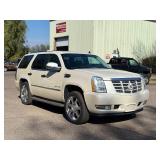 2010 CADILLAC ESCALADE LUXURY *All Wheel Drive | 3rd Row Seating*