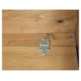 BR - Wooden Storage Bench with Hinged Lid and Spindle Back
