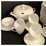 K - Large Bavarian White Porcelain Dinnerware Set with 14 Dinner Plates